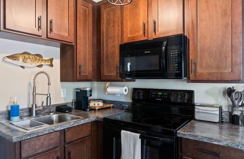 Gadsden Cottage | Dockside at River Rocks Landing