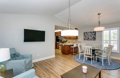 Downtown House | Dog Friendly - Charming Downtown Cottage - Handicap Accessible - Fast WiFi - Off Street Parking