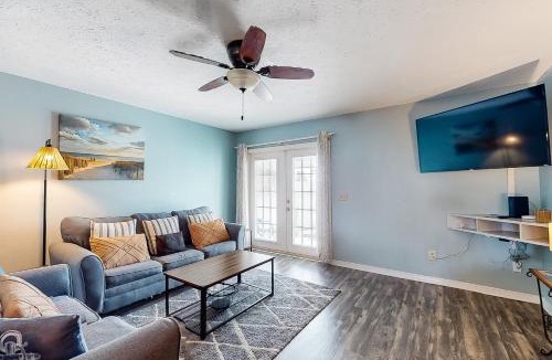 Gulf Lagoon Beach House | Dog-friendly close to the beach with WiFi private washer & dryer balcony & AC
