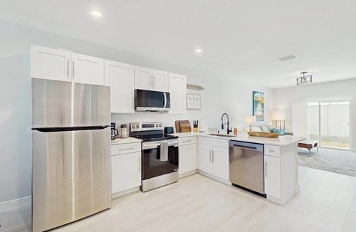 Englewood East House | Dog friendly duplex with hot tub, internet, and washer and dryer