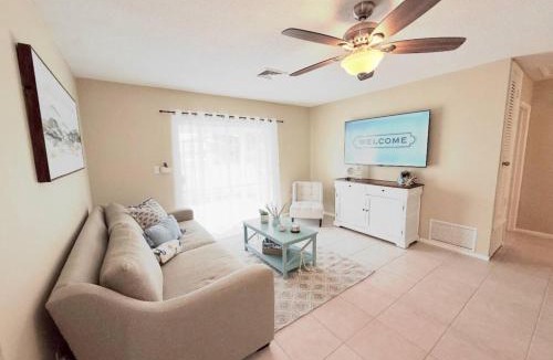 Port Charlotte House | Dog friendly Getaway Game room Close to Beaches