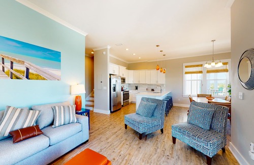 Gulf Shores Cottage | Dog-friendly Gulf view retreat with pool & washer/dryer - a block from the beach