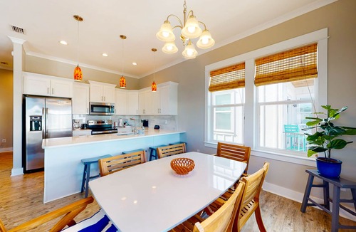 Gulf Shores Cottage | Dog-friendly Gulf view retreat with pool & washer/dryer - a block from the beach