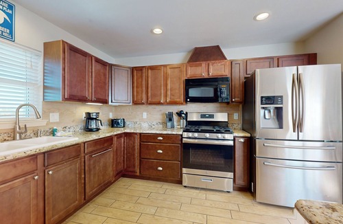Villa Primera House | Dog-friendly home + guest house with gas grill, patio, balcony, private W/D, AC