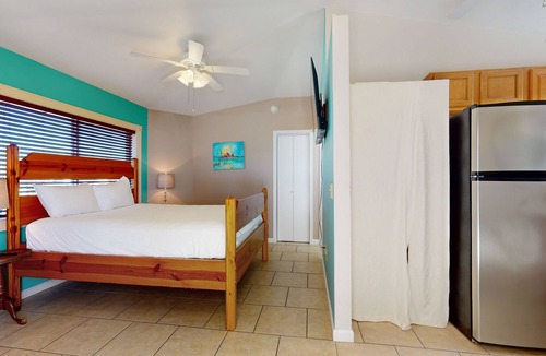 Villa Primera House | Dog-friendly home + guest house with gas grill, patio, balcony, private W/D, AC