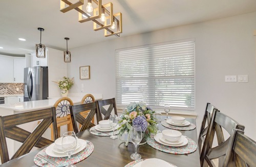 Conroe Cottage | Dog-friendly Home in The Woodlands w/Fenced Yard!
