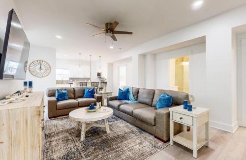 Navarre Beach House | Dog-friendly house near the beach balconies washer&dryer & cable
