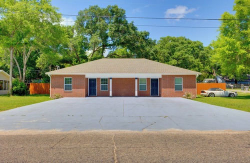 Pensacola Heights Apartment | Dog-Friendly Pensacola Duplex ~ 7 Mi to Downtown