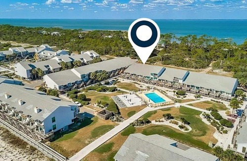 East End House | Dog-friendly poolside townhouse with community pool grills deck beach gear AC