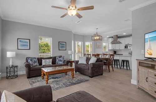 Crystal Beach House | Dog Friendly, Private Pool, Picturesque Neighborhood