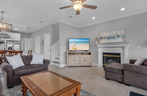 Crystal Beach House | Dog Friendly, Private Pool, Picturesque Neighborhood