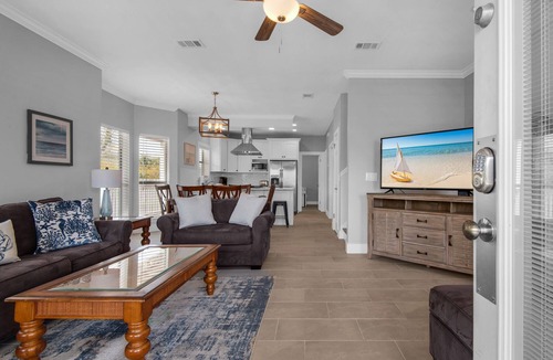 Crystal Beach House | Dog Friendly, Private Pool, Picturesque Neighborhood