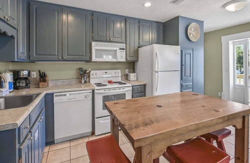 Laguna Beach House | Dog Friendly, Private Pool, Close to the Beach + Free Attraction Tickets!