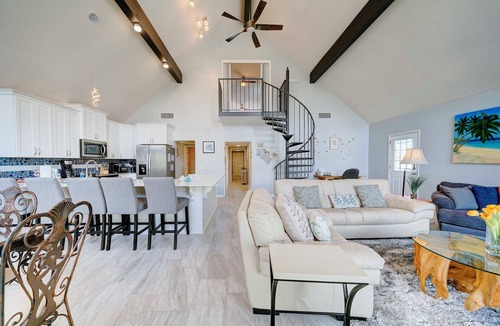 Bel Air House | Dolphin Days Lagoon Retreat
