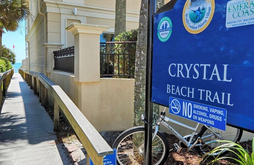 Crystal Shores Cottage | Dolphin Daze-Unit B - Downstairs - Walk to the beach!