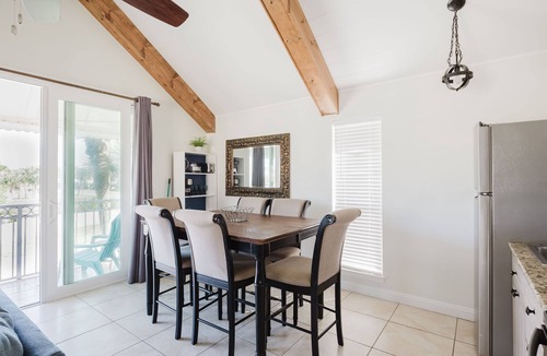 Clipper Cove Cottage | Dolphin Dreams! Whole House -1 min walk to beach!
