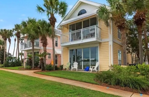 Clipper Cove Cottage | Dolphin Dreams! Whole House -1 min walk to beach!