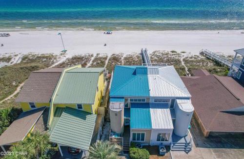 Sunnyside House | Dolphin's Point - West End - Sleeps 12!