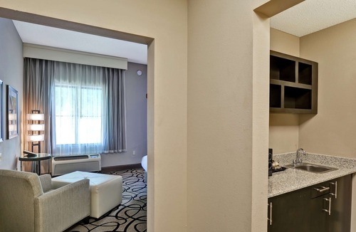 Hattiesburg Hotel | Doubletree by Hilton Hattiesburg, MS