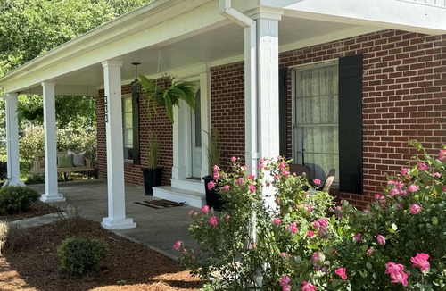 Flora House | Down on the Corner In the heart of Flora with great outside space!
