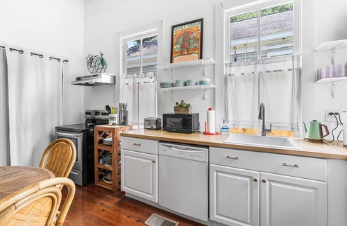 Mobile Cottage | Downtown 3BR Cottage: 5m Walk + Pets OK