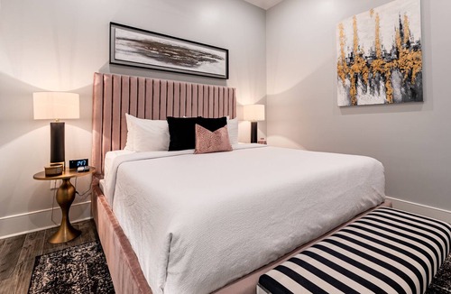 Central Business District Apartment | Downtown 4BR | Private Outdoor Patio | King Beds | The St. Louis