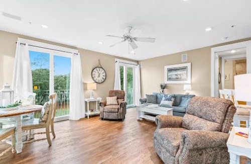 Sunnyside Apartment | Downtown Carillon 2 200 Lazy Roux
