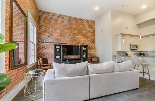 Central Business District Condo | 🛎DOWNTOWN Condo You've Been LOOKING For! Glam+Historic Charmer+Private Balcony= Everything!