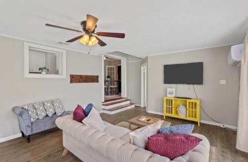 Lake Charles Apartment | Downtown Cottage
