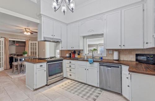 Lake Charles Apartment | Downtown Cottage