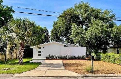 South Pensacola House | Downtown Dream- Relaxing Escape In Downtown Pensacola