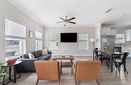 South Pensacola House | Downtown home + bay views + seafood market
