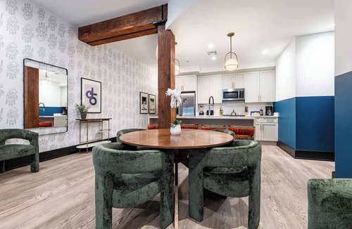 Central Business District Hotel | Downtown NOLA Luxury Hotel Rooftop Pool Sleeps 6