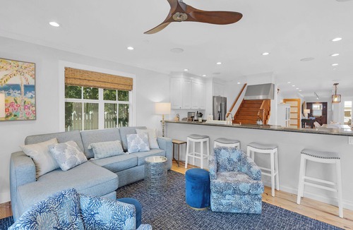 Old Town House | ~DREAMING ON DUVAL~ Grand 5 bedroom, 4.5 bath home with private pool/parking