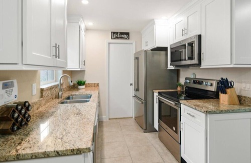 East Naples House | Dreamy Beach House, 4bd+ Pets Friendly+Parking