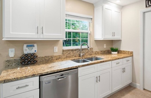East Naples House | Dreamy Beach House, 4bd+ Pets Friendly+Parking