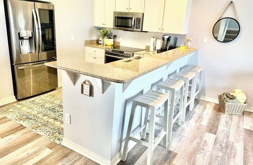 Innerarity Townhomes House | Drift Away - Waterfront End Unit with 2 Kayaks