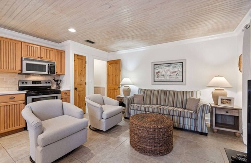 Inlet Beach Condo | Driftwood- Steps to the beach!- Sleeps 6