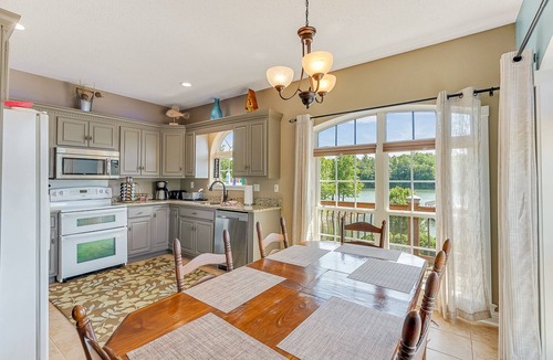 Houston House | Ducktail Pointe - private launch ramp and dock!