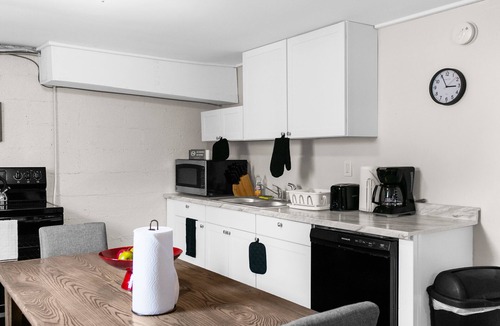 Birmingham Condo | Dugan Cottage Suite B - City Stay/WorkSpace/WiFi