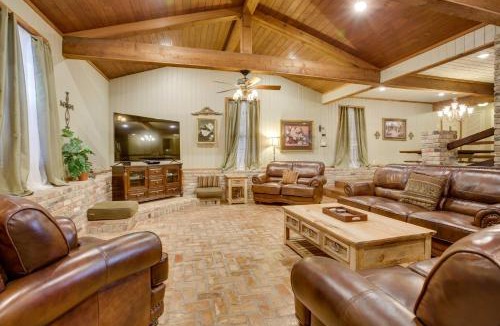 Theriot House | Dularge Grand Villa - Steps to Marina + Fishing!