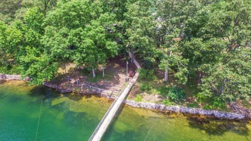 Jasper House | Duskin Point Retreat - Near Duskin Point Marina