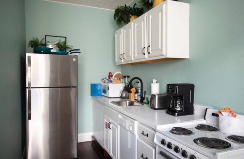 Downtown Apartment | Duval Street Suites full kitchen, free parking, & heated pool