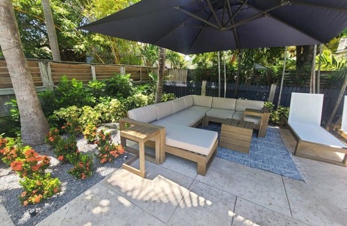 Downtown Apartment | Duval Street Suites with full kitchen heated pool, free parking