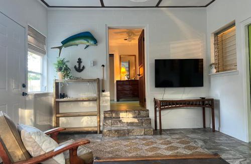 Parker House | East Bay Pearl Cottage