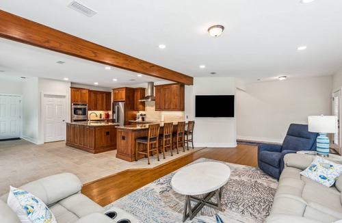 East Hill House | East Hill Charming Family Home- Huge Lot-Fully Updated-Brand New Gourmet Kitchen