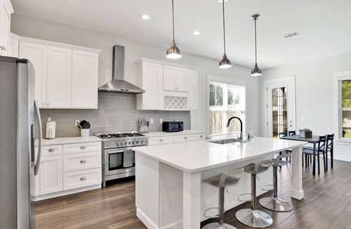 Southeast Pensacola House | East Hill Townhome~Bikes~Downtown~Beaches-Family