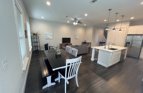 Southeast Pensacola House | East Hill Townhome~Bikes~Downtown~Beaches-Family
