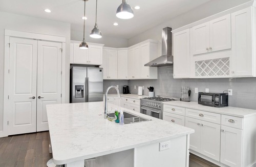 Southeast Pensacola House | East Hill Townhome~Bikes~Downtown~Beaches-Family