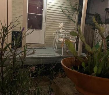West Riverside Apartment | East Riverside- Great Location-Quiet &